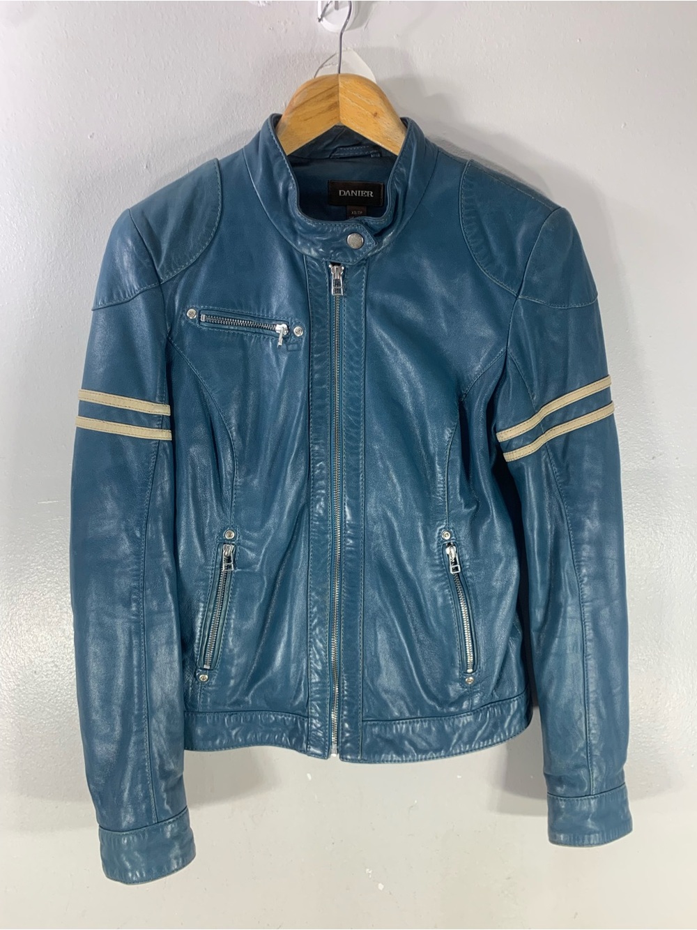 Title

Vintage Y2K Danier Blue Leather Moto Jacket Women’s XS/S — Striped Sleeve